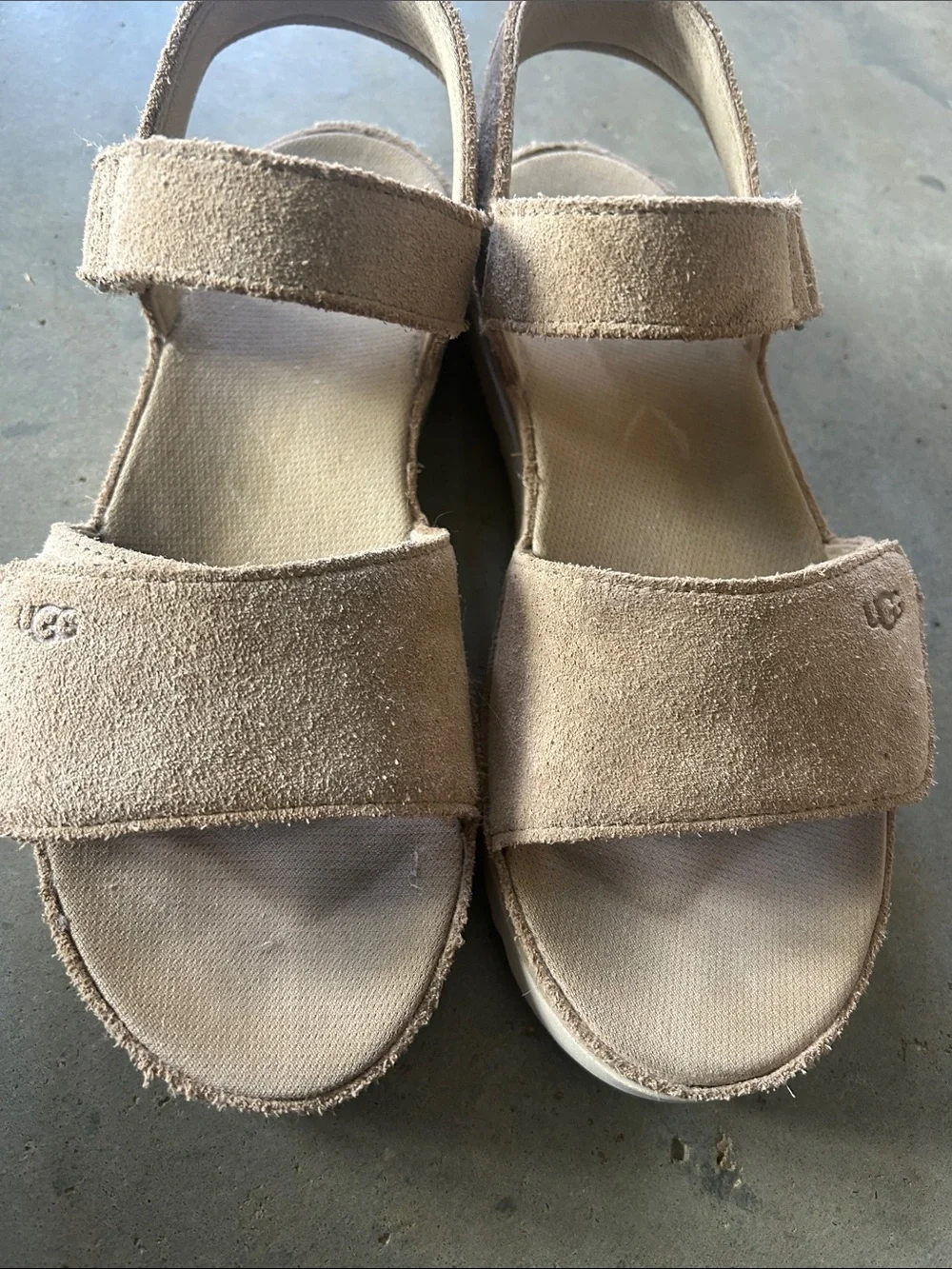 UGG Kids Suede Hook-and-Loop Sandals in Tan